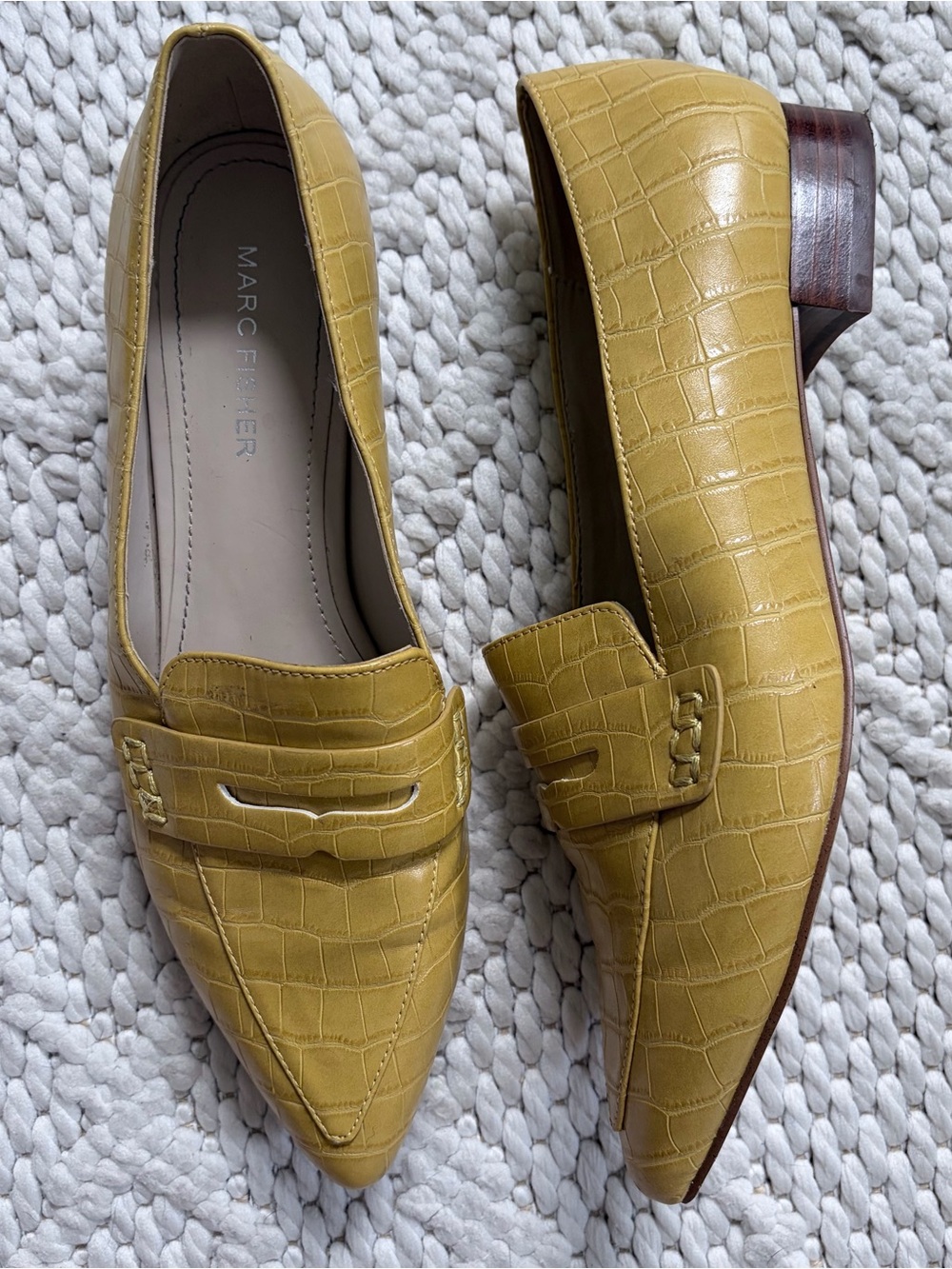 MARC FISHER Pointed Toe Croc-Embossed Loafers in Mustard Yellow Womens 7.5 EUC